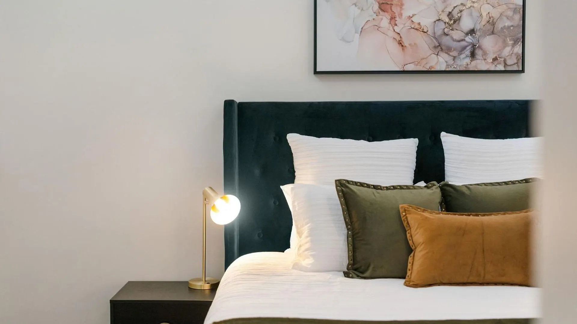 Апартаменты Stylish Urban Retreat On Eden Аделаида 0*,