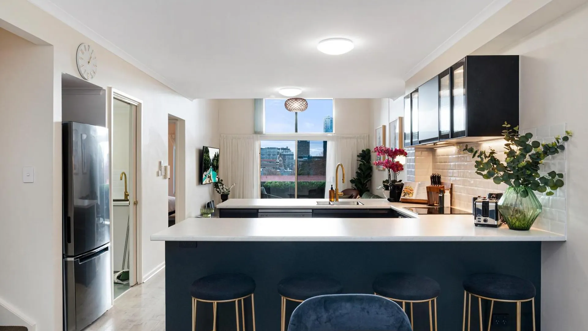 Stylish Urban Retreat On Eden Apartment Adelaide