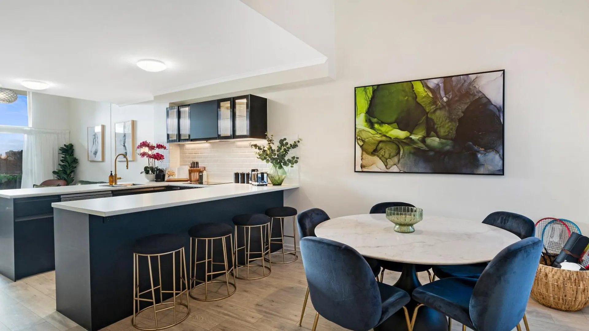 Stylish Urban Retreat On Eden Apartment Adelaide