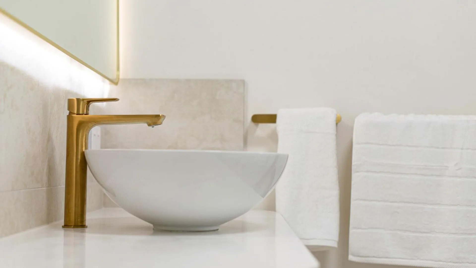 Stylish Urban Retreat On Eden Apartment Adelaide Australia