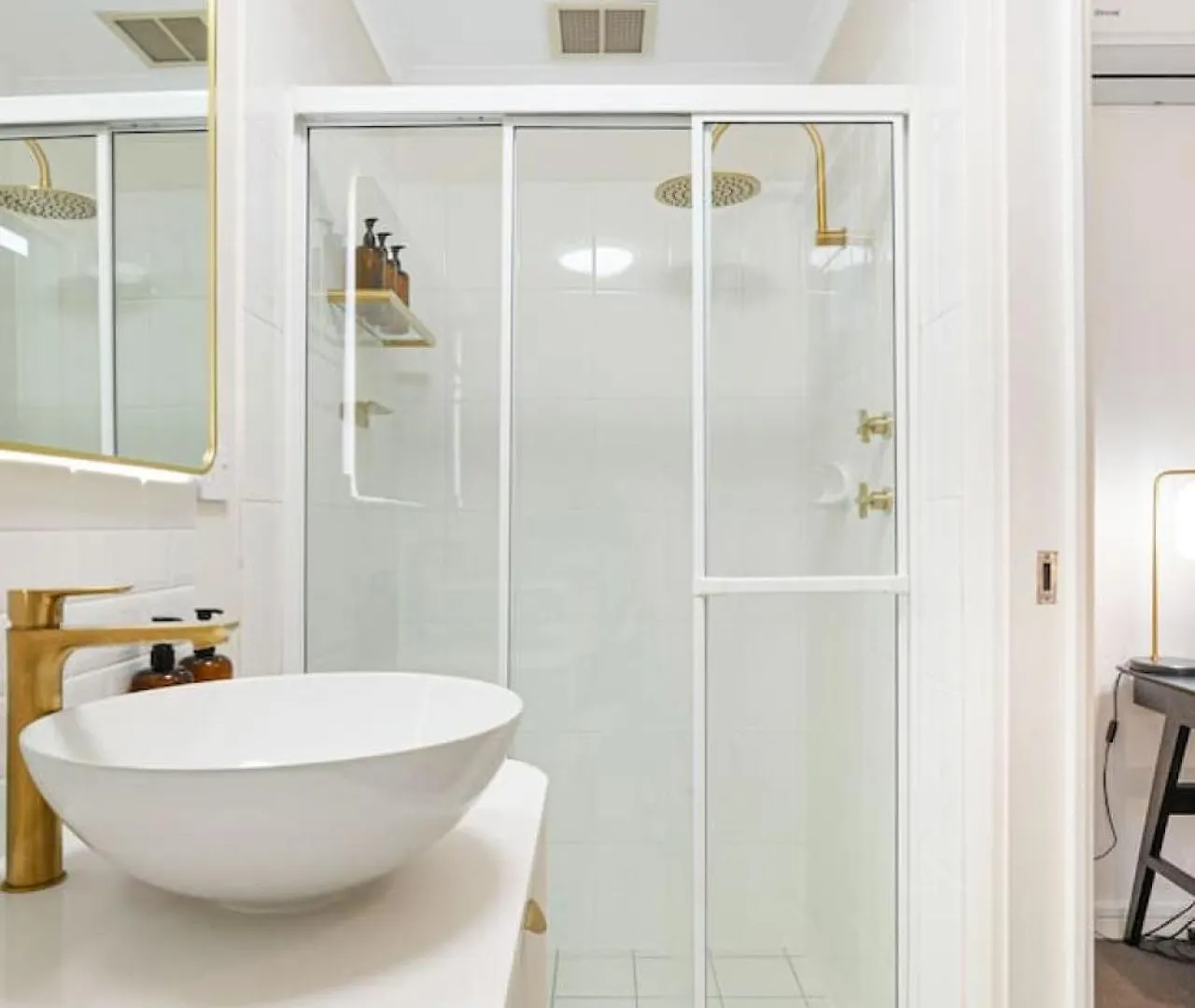Stylish Urban Retreat On Eden Apartment Adelaide